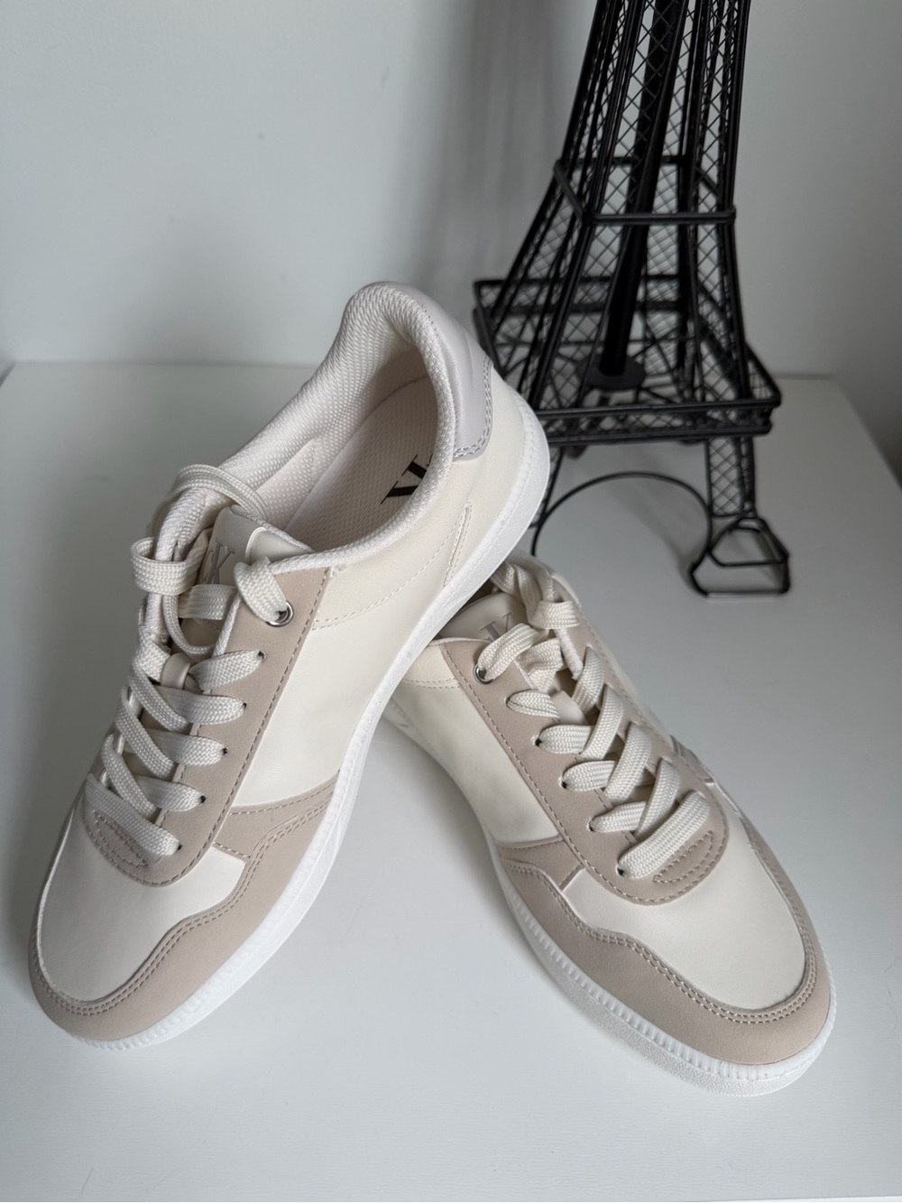 Calvin Klein Cream & Taupe Low-Top Sneakers